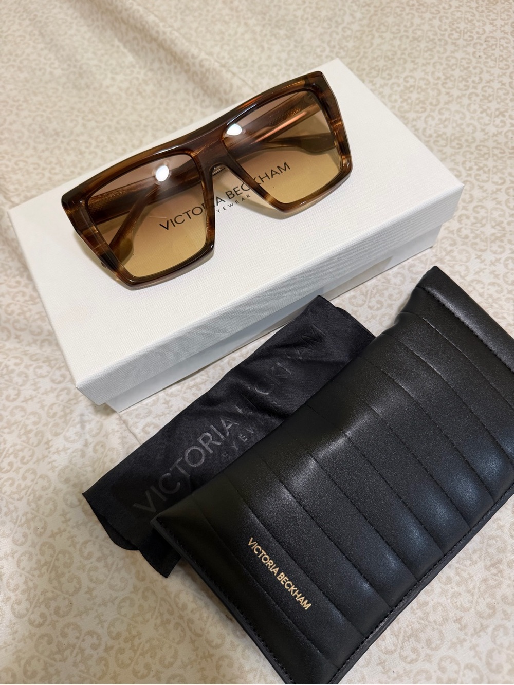 Victoria Beckham Tortoiseshell Brown Gradient Shield Sunglasses complete